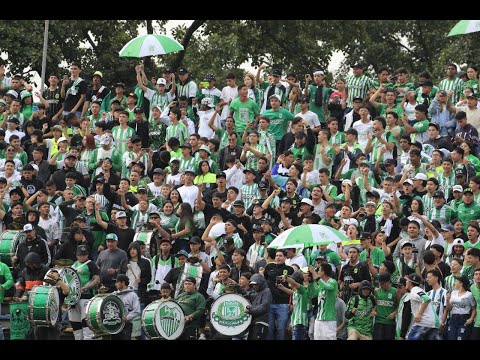 "Con el respaldo de su hinchada, Nacional entrena en el Atanasio de cara a la final | El Colombiano" Barra: Los del Sur • Club: Atlético Nacional