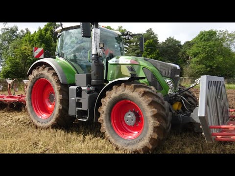 Ploughing the Stubble with Fendt 720 and Kverneland.
