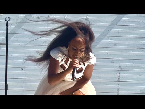 Taija New - Over Your Allure LIVE @ stART on the Street