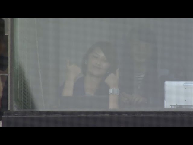 台湾のカトパン!? 台湾FOXテレビ・卓君澤（チョウ・チュンザー）さんが郭俊麟を見守る 2015/4/12 L-M