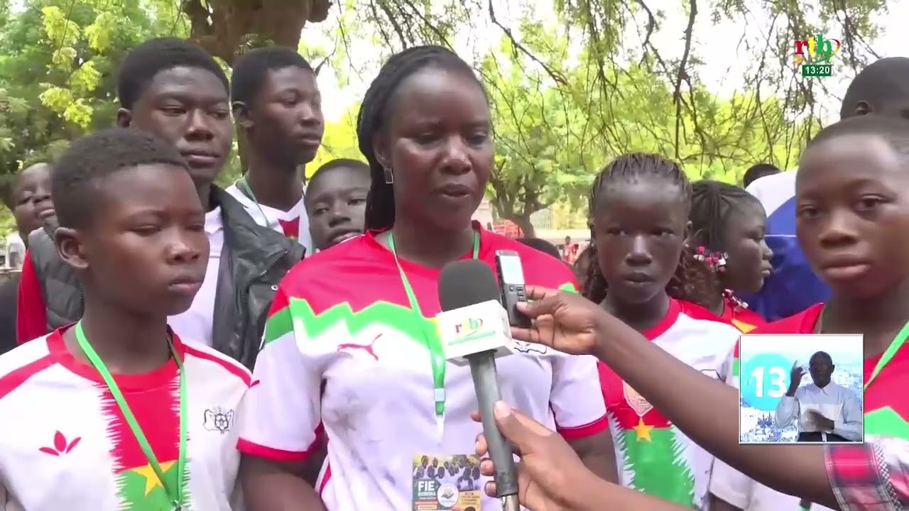 Des participants au festival international des enfants en immersion sur le site de Faso Mêbo à Ouaga
