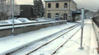 preview picture of video 'Nevicata su Spezia e Lunigiana del 19 dicembre 2009 vista dal treno.'