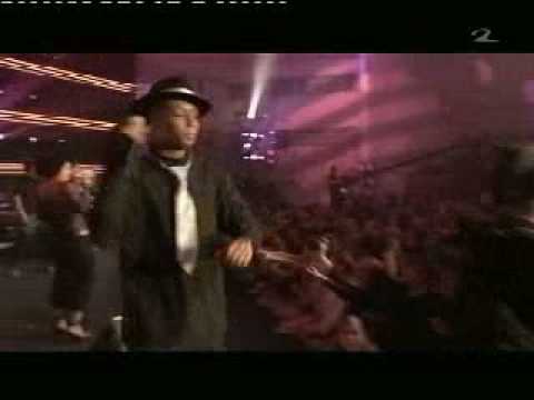 Kwan, Lauri Ylönen & Siiri Nordin - "Chillin' at The Grotto" (Live EMA Gaala 2003)