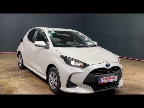 Toyota Yaris 1.5 HYBRID - CRUISE CONTROL - REAR CA - Image 2