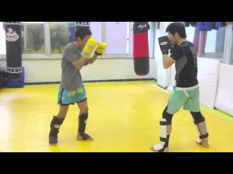 キックボクシング☆左ミドルからの膝蹴り