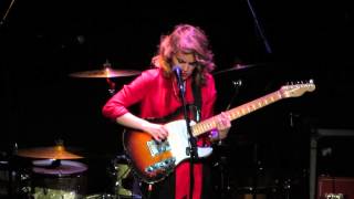 Anna Calvi - 'Fire' (Bruce Springsteen cover) LIVE at Teatro Lara (Madrid,11 Dic 2013)