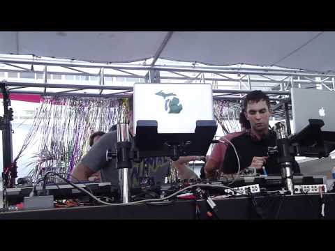 Seth Troxler - Shaun Reeves (#4) (Live) @ Visionquest Pool Party 2011 3.25.2011