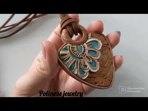 Presentation of jewelry - Flowers pendants made out of clay