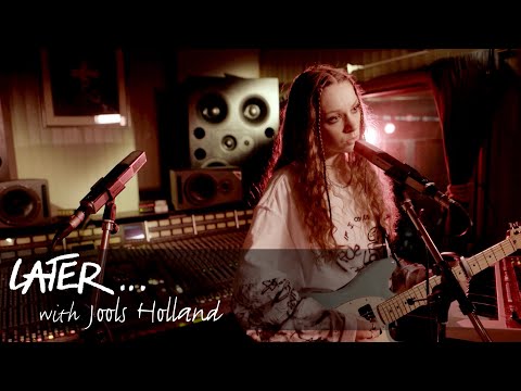 Holly Humberstone – The Walls Are Way Too Thin (Live on Later)