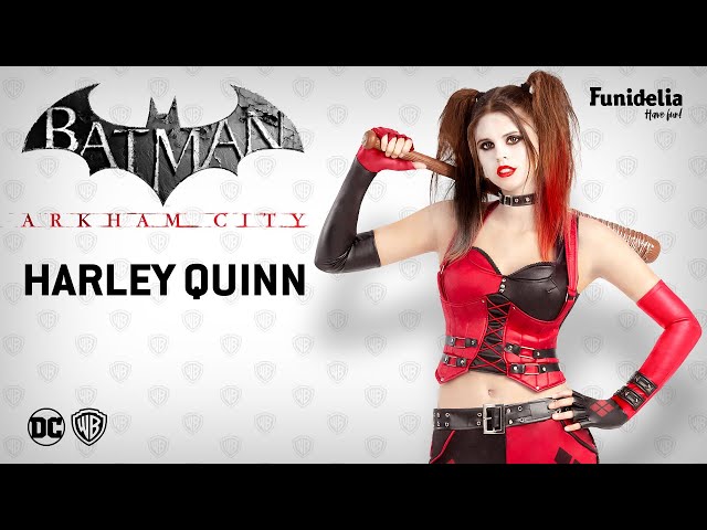 Vídeo relacionado con Funidelia Disfraz Oficial de Harley Quinn - Arkham City para mujer, Pantalón, cinturón, gargantilla y guantes, Logos impresos DC Comics, Talla M - Traje para adultos para fiestas, Carnaval y Halloween
