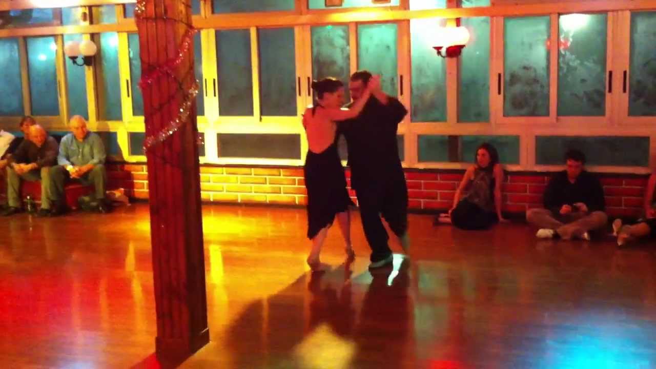 Jorge Llado y Florencia Argento 18 12 2011 Milonga del Angel Genova 1