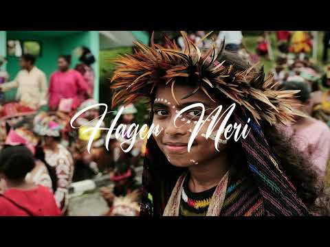 Spectators  - Hagen Meri  - Melanesia Indigenous Music