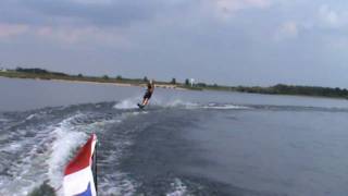 preview picture of video 'Waterskiën achter een Rubberbootje 2010!!!'