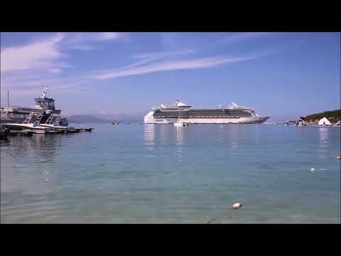 Гаити. Полуостров Лабади. Круизный лайнер Independence of the Seas.