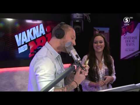 Izabella pussar en krokodil på munnen - VAKNA med NRJ