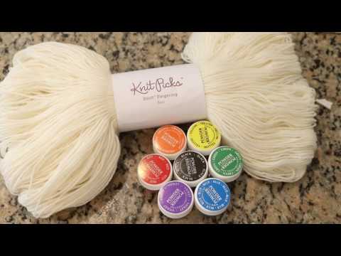 Dyepot Weekly #131 - Dyeing Rainbow Speckled Yarn with Powdered Food Coloring