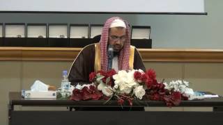 ما الحكم لو كان عندنا شخصين أحدهما ليس معه كفن ؟ image