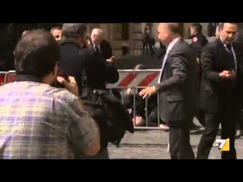 "Volevo colpire i politici". Grave il carabiniere. Rischia la paralisi