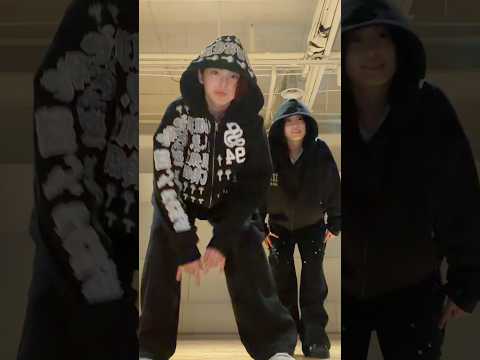 left right, left right •*¨*•.¸¸♪