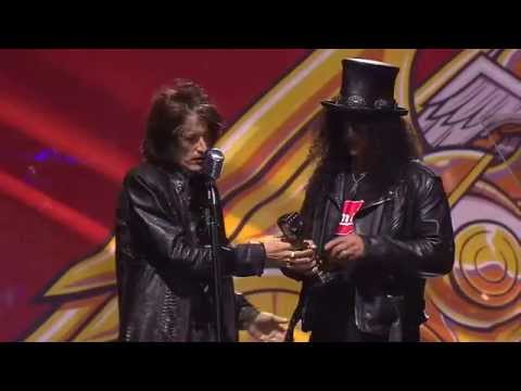 APMAs 2014: Slash receives the Guitar Legend Award, introduced by Aerosmith's Joe Perry