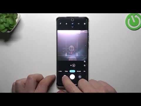 How to Manage Front Camera Mirror Effect on Motorola Edge 40?