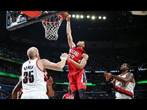 Anthony Davis Goes Over the Top for the Alley-Oop Jam