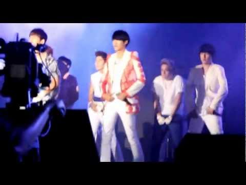 [FANCAM] 121110 ZE:A SHOWCASE IN MALAYSIA - BODY TO BODY