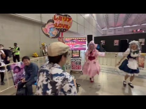 Zun dances with the cosplayers