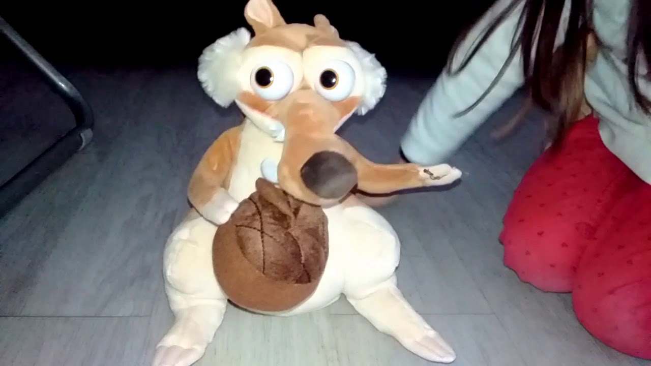 Scrat peluche interactive âge de glace production Blue Sky Studios