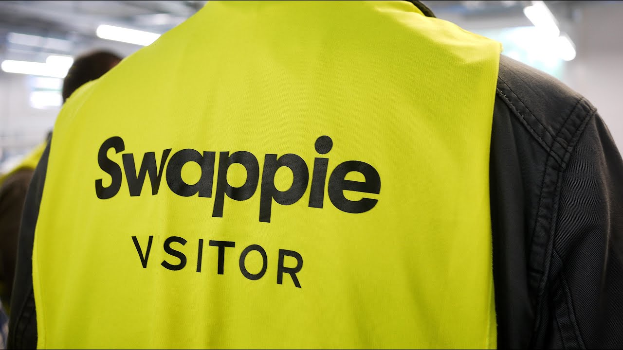 Vi bes&oslash;ger Swappie - Se, hvordan Swappie tjekker og reparerer brugte iPhones, inden de bliver solgt. - YouTube