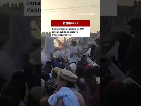 Supporters of jailed ex-PM Imran Khan march to Pakistan capital. #BBCNews