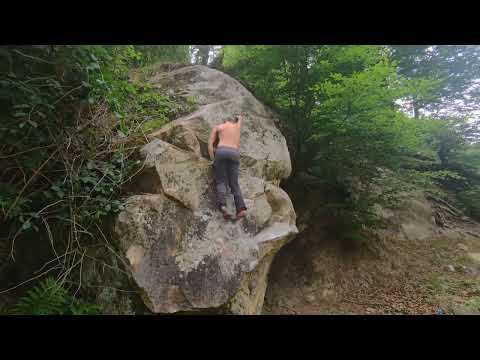 Oituz Bouldering - Dirty feet 6B+ FA