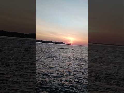 Amazonas, nascer do sol sobre o rio , a caminho de barreirinha