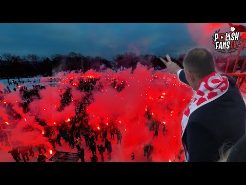 Prezydent Karol Nawrocki z kibicami na Wałach Jasnogórskich (10.01.2026)