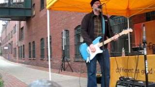 bob mould - I&#39;m Sorry baby, but you can&#39;t stand in my light anymore - Northamton MA 09NOV10