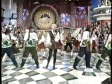 Xuxa canta "Xuxa Hits" , em 1996