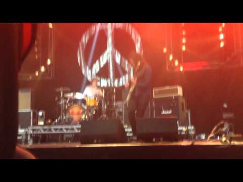 Peace - Lost On Me (Isle of Wight Festival 2014)