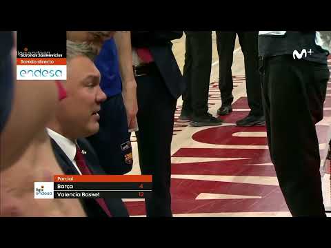 Sarunas Jasikevicius giving rough lessons to his players