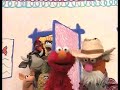 Elmo S World Oscar Feeding His Animals