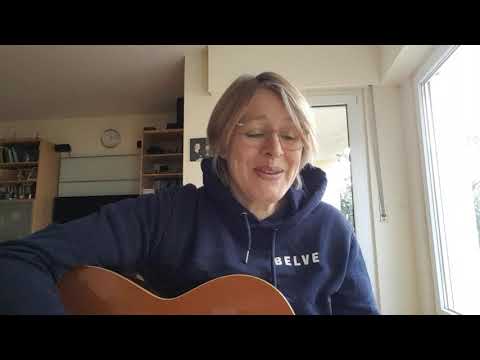 Frau Wilpi singt: "Ich will euch begrüßen" aus den "Klassenhits"