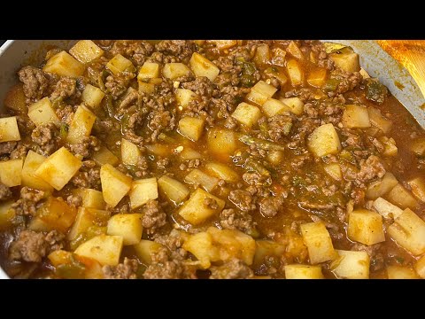 How To Make GREEN CHILE PICADILLO | ground beef and potatoes with sauce and green Chiles