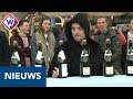 Net geen wereldrecord champagneflessen ontkurken - OMROEP WEST