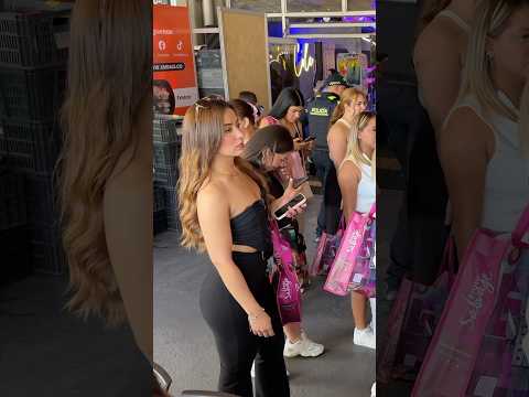 I just found the 10/10 colombian woman 🤩 🇨🇴 #medellin  #colombia #travel