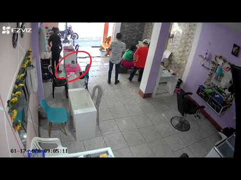 Esmeraldas, un sujeto fue captado robando un celular de un negocio ubicado en Quinindé 📱