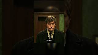 Hotel encolhe misteriosamente e escadas somem do nada