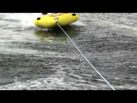 Jasmijn en Isabel op een tube 2