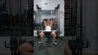 APERTURAS EN POLEA CON BANCO INCLINADO