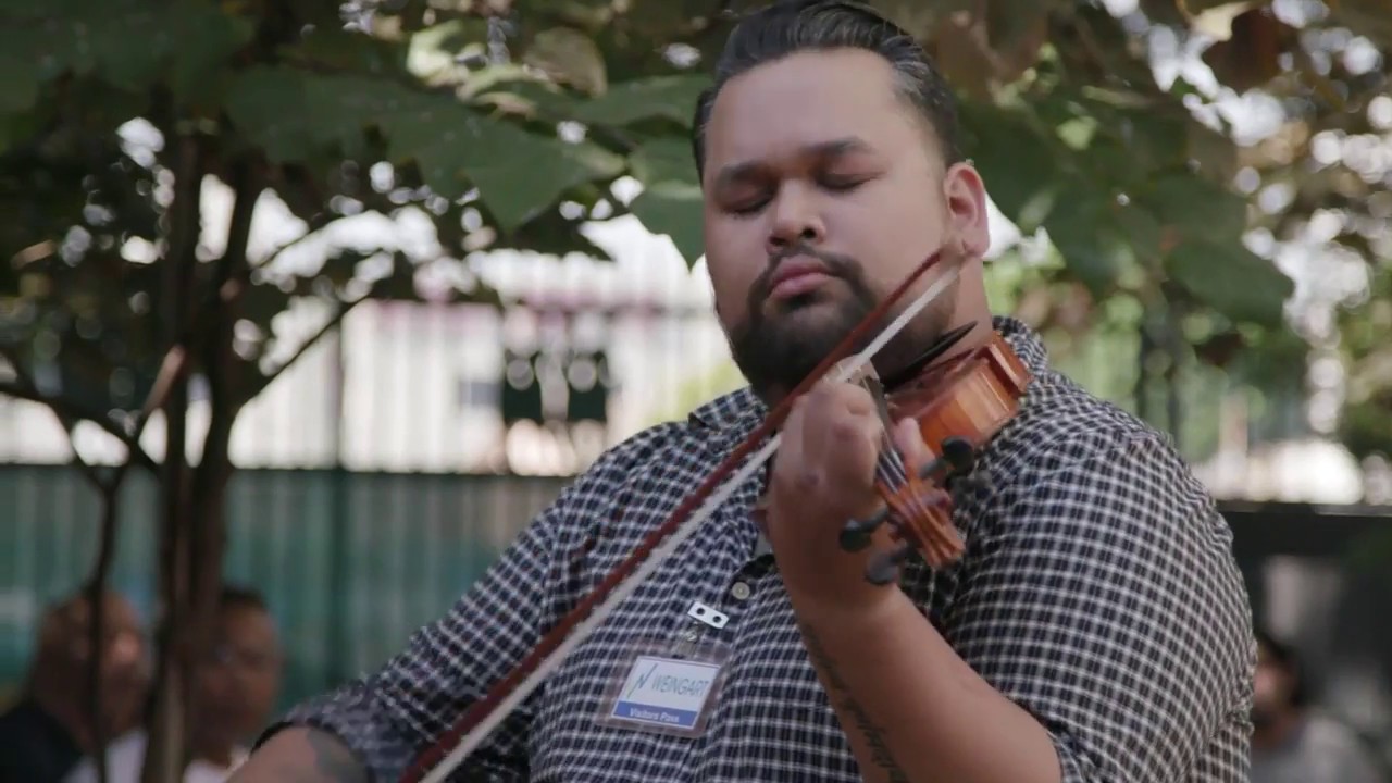 Vijay Gupta performing on Stage