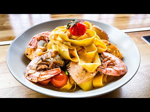 Tagliatelle mit Lachs, Garnelen und Spinat | Rezept vom Profikoch