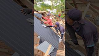 Junior construction workers must be taught how to secure zinc roofs at heights..